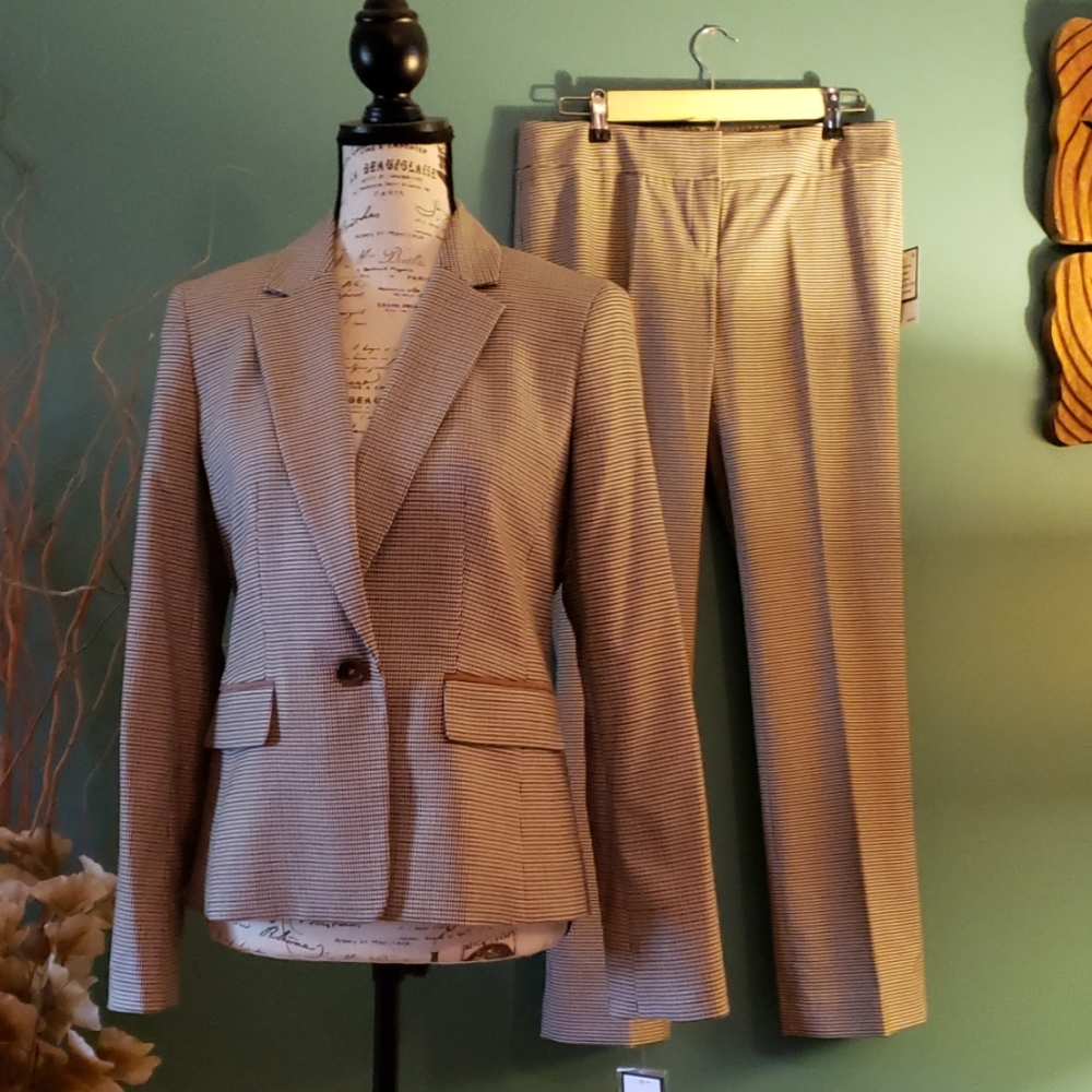 NWT Nine West Suit Size 4